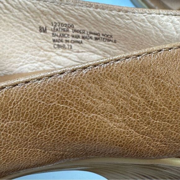 Sofft Women's Tan Sandals - Picture 3 of 15